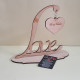 Instalacion në dru "Love"