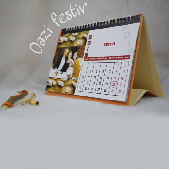 Kalendar tavoline i personalizuar